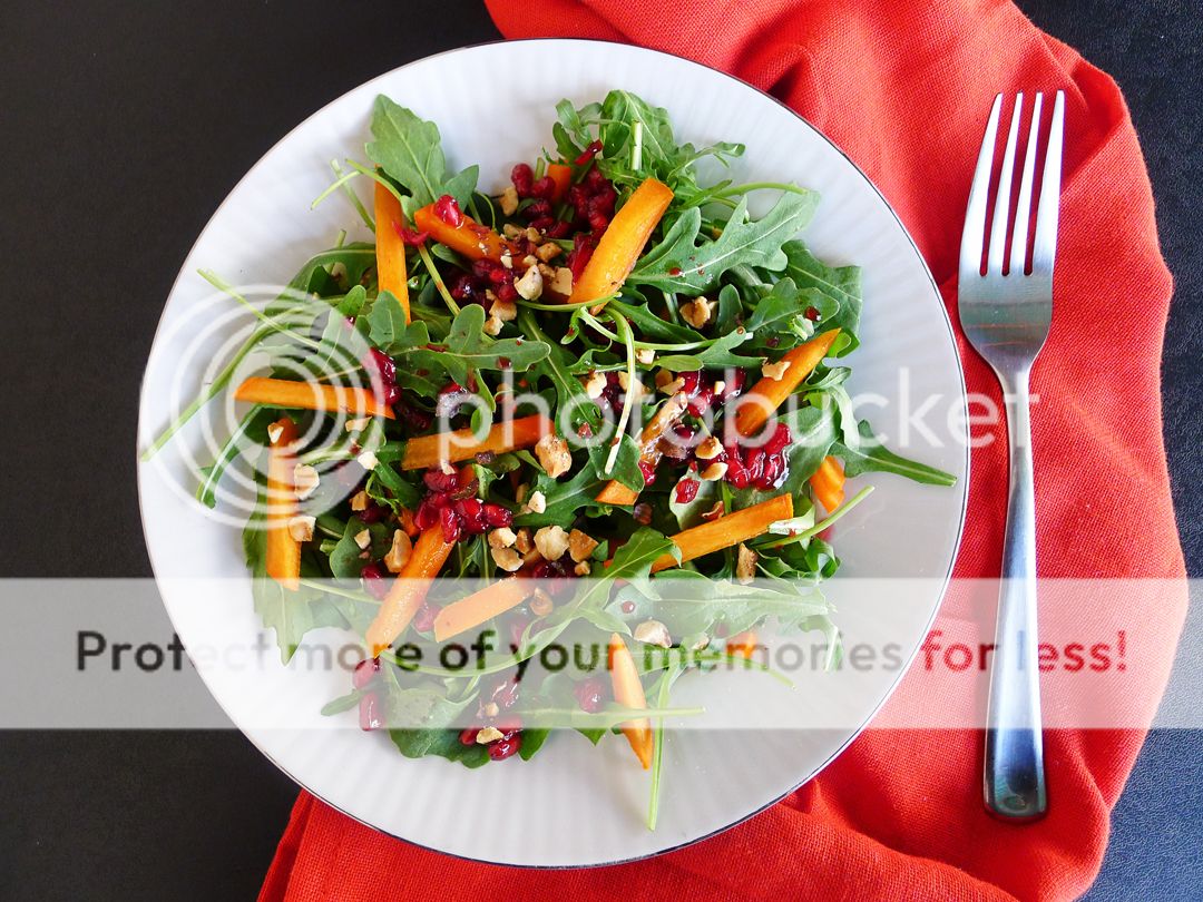 Green Leafy Salad with Persimmons and Pomegranates {Recipe} SpanglishBaby